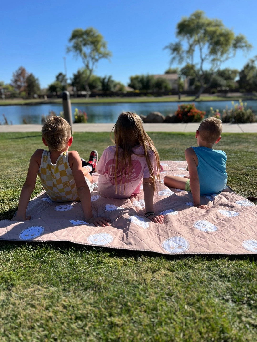 Tan Smiley Checkered Picnic Blanket